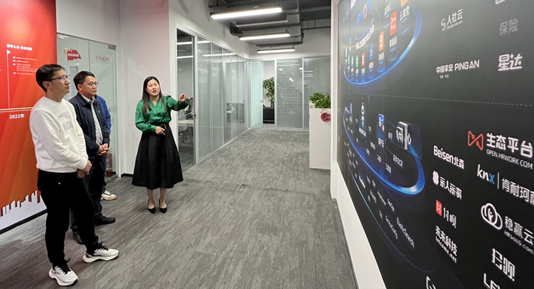 云南省大理海东开发区管理委员会领导一行莅临304am永利集团官网集团四川公司调研走访
