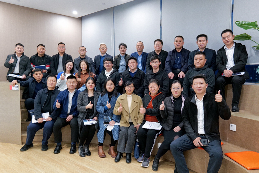 鲁南四市人力资源服务业高级管理人员研修班到访304am永利集团官网集团交流学习