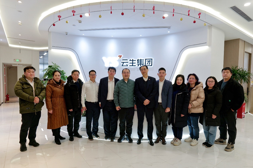 上海人才服务行业协会秘书长朱庆阳一行莅临304am永利集团官网集团走访交流