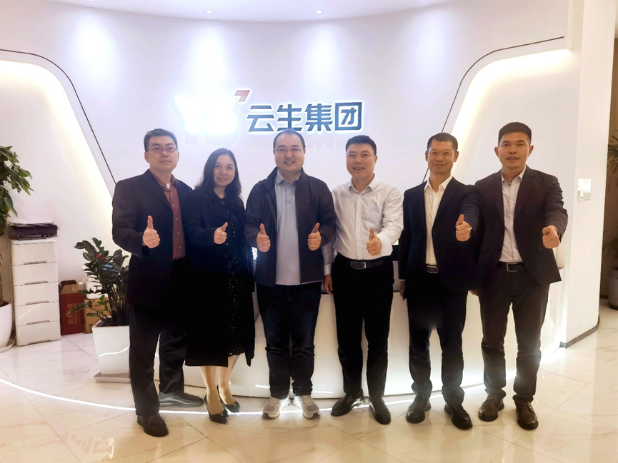 深圳市南山区工信局副局长陈深辉一行莅临304am永利集团官网集团调研走访