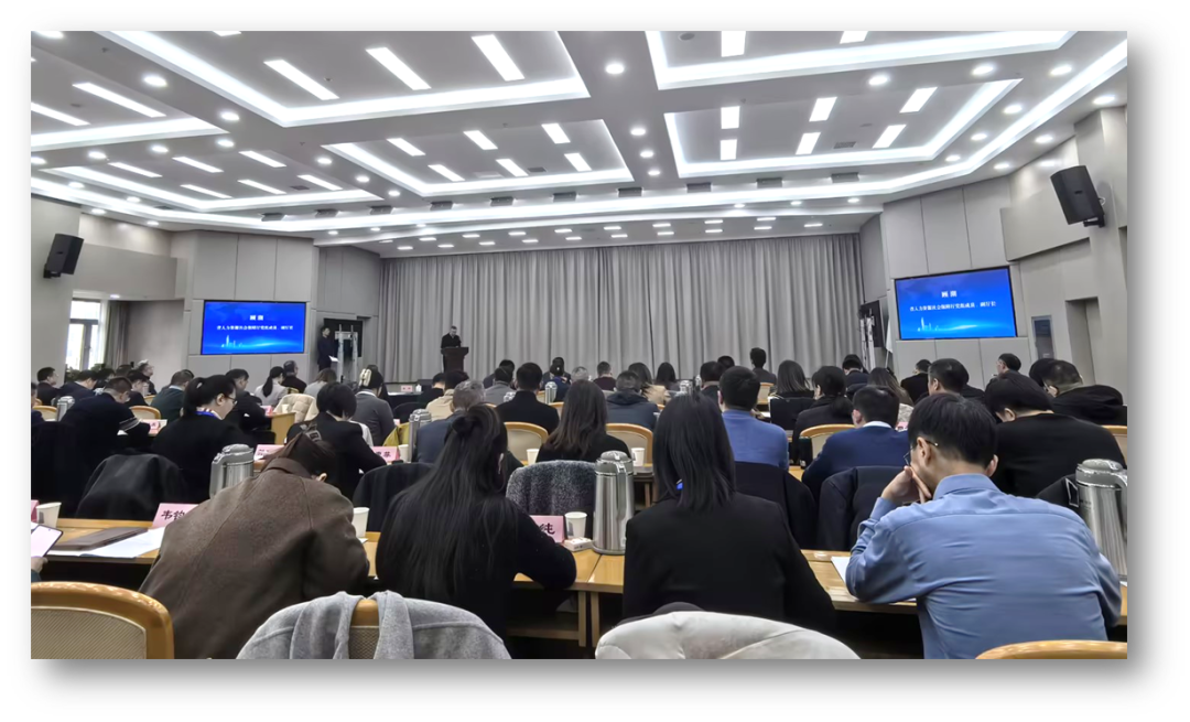 304am永利集团官网集团创始人、CEO李贤威为江苏省人力资源服务业领军人才培养计划三期班授课，分享304am永利集团官网AI数智化发展及出海实践