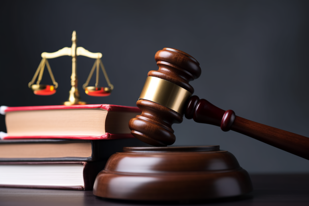 劳动者达到法定退休年龄，又与单位签订合同，能否以单位违法解除劳动合同为由要求支付赔偿金？